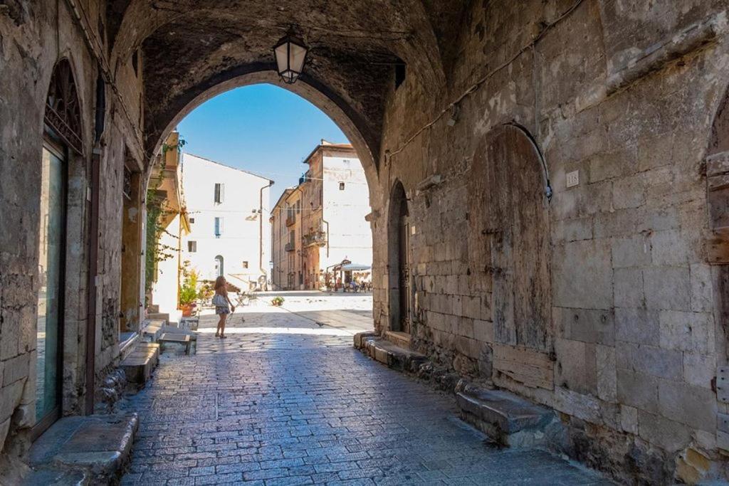 Casa Vitelli - Centro Storico A Due Passi Da Tutto Apartamento Terracina Exterior foto